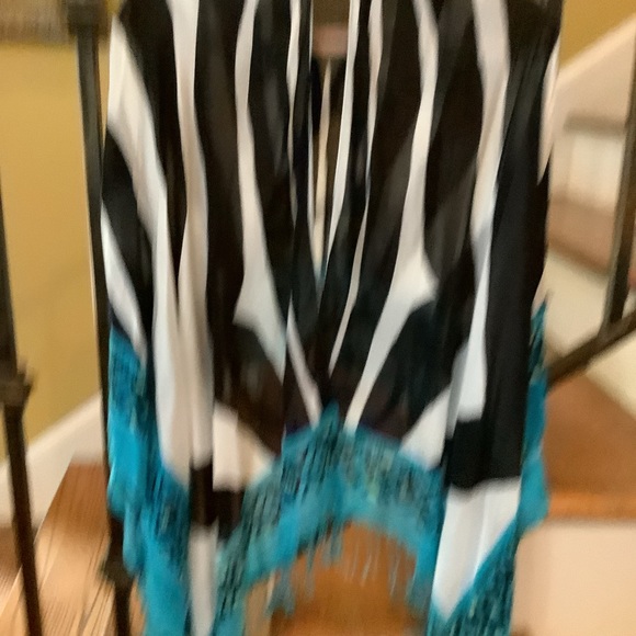 Peter. Nygard lightweight wrap - Picture 5 of 5